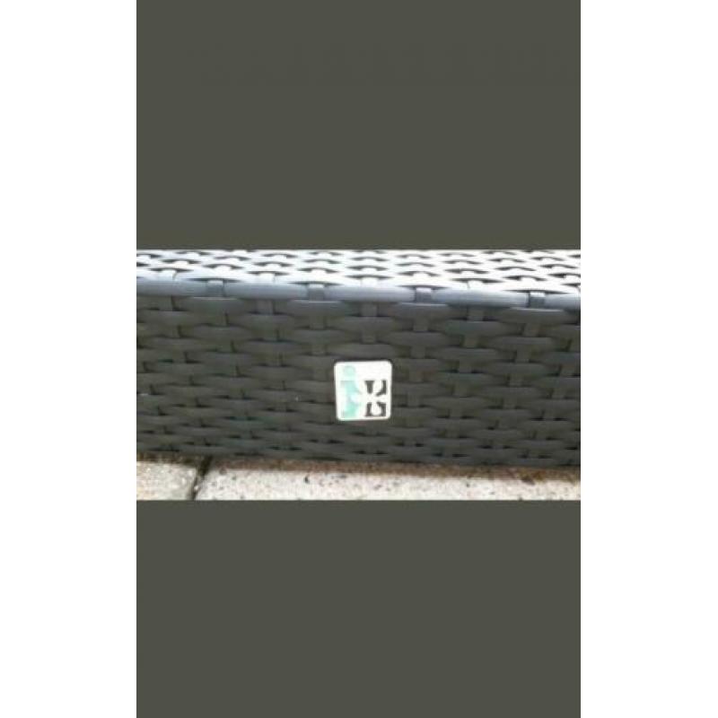 Loungeset bankje, twee stoelen en tafel