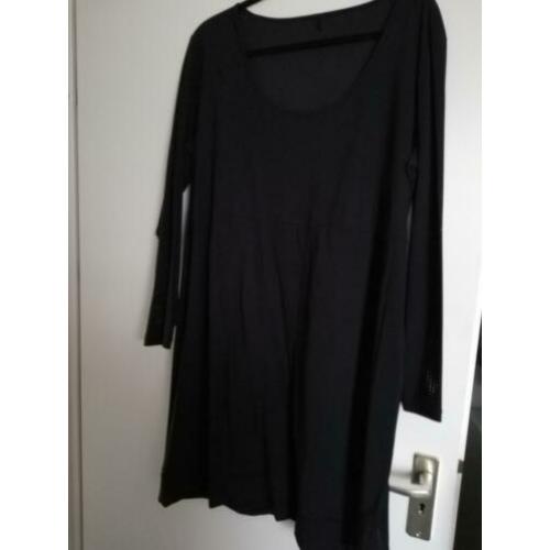 Te Koop: PLUS BASICS Jurk, mt 48. Zwart. (J-365).