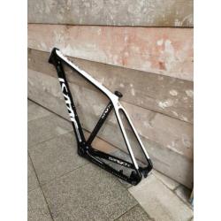Isaac Baryon carbon mountainbike frame nieuw in doos 19"