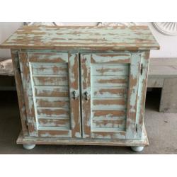 Vintage kast met planken
