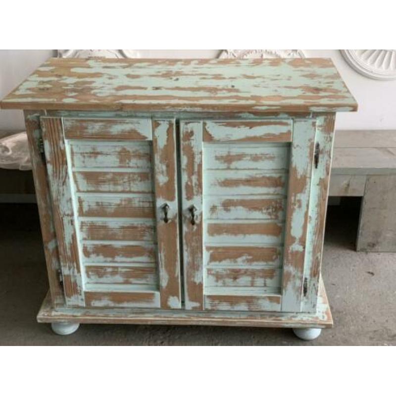 Vintage kast met planken