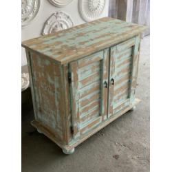 Vintage kast met planken