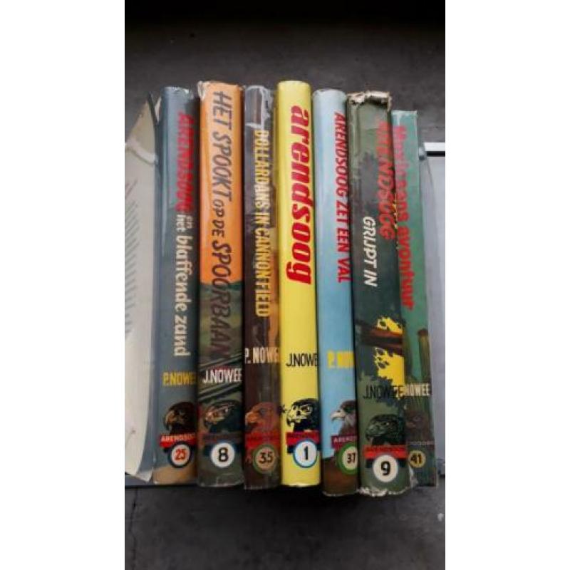 Arendsoog boeken 7x. Nowee