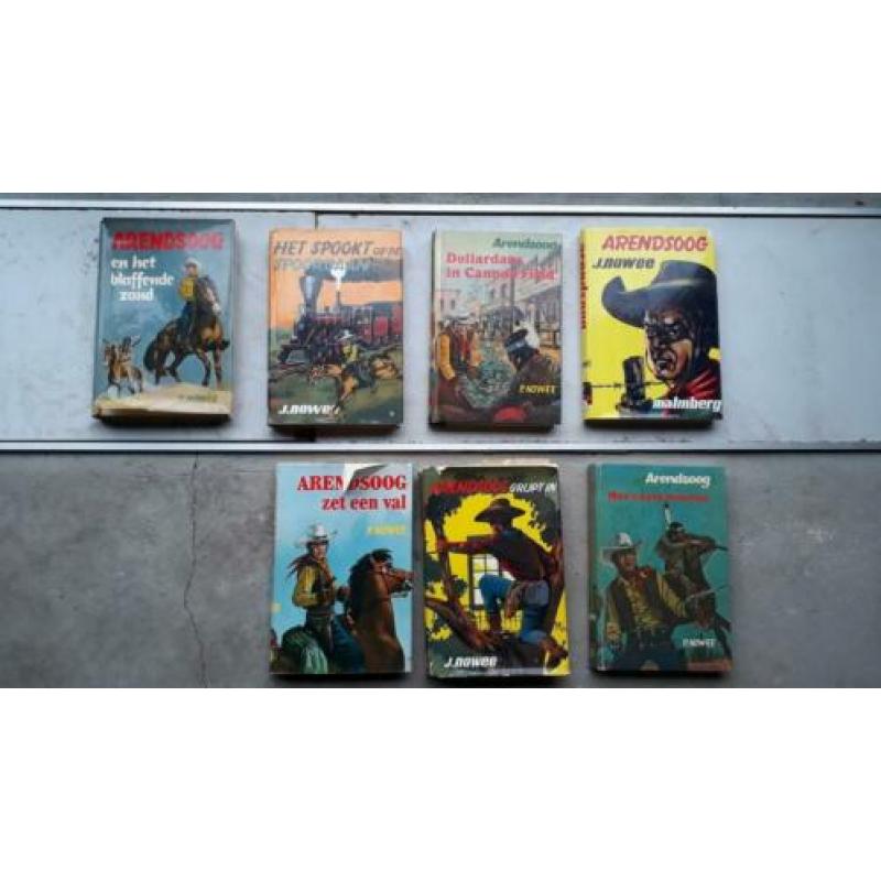 Arendsoog boeken 7x. Nowee