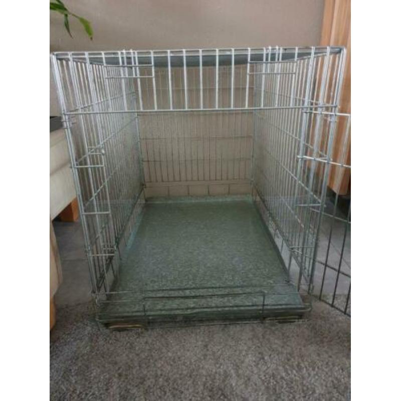 Bench. Opvouwbaar. 85 cm breed, 65 cm hoog. 55 cm diep.