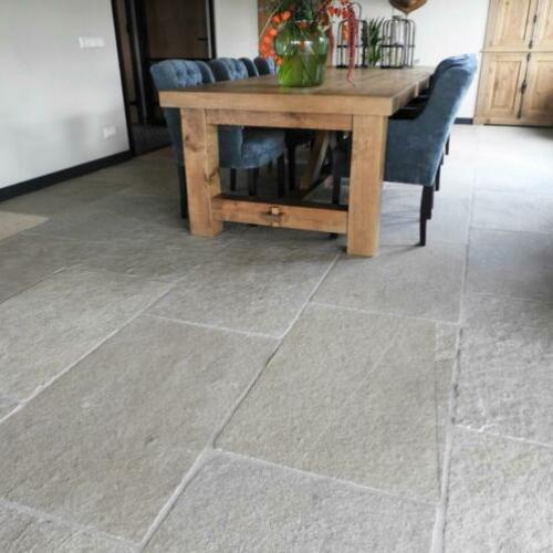 kloostervloer Castle Stone Yellow 60x90 cm gekapt verouderd