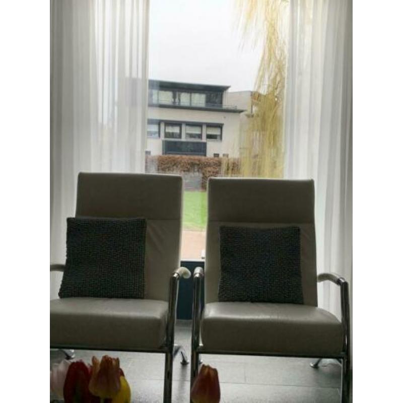 Te koop 2 stuks Leolux Helical fauteuils wit leder