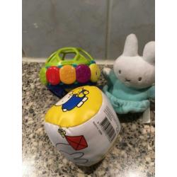 Baby knuffels schoentjes Nijntje bal speelgoed enzz