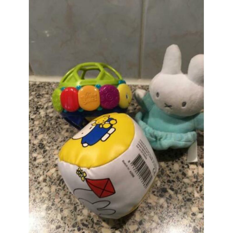 Baby knuffels schoentjes Nijntje bal speelgoed enzz