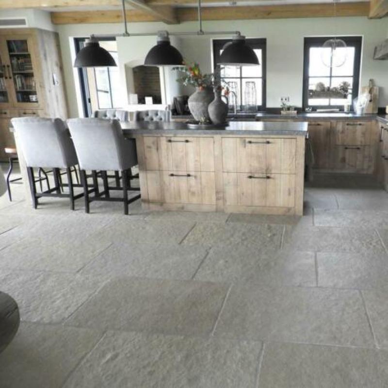 kloostervloer Castle Stone Yellow 60x90 cm gekapt verouderd