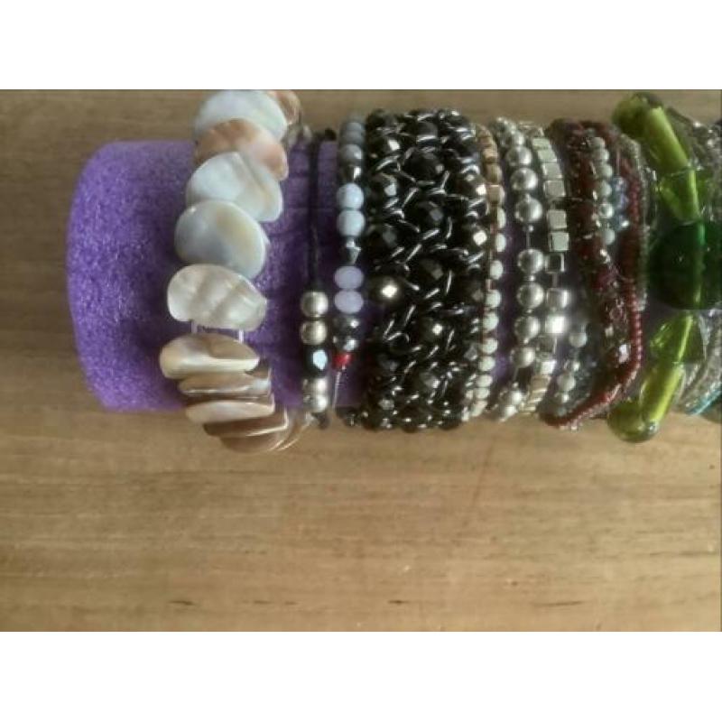 Armbandjes, heel veel verschillende....