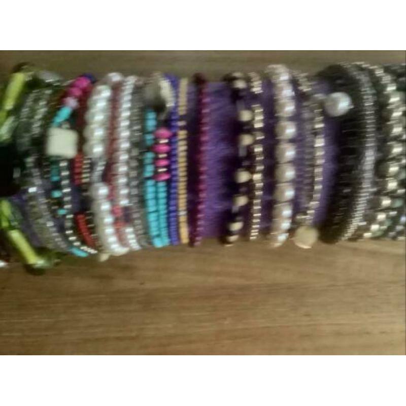 Armbandjes, heel veel verschillende....
