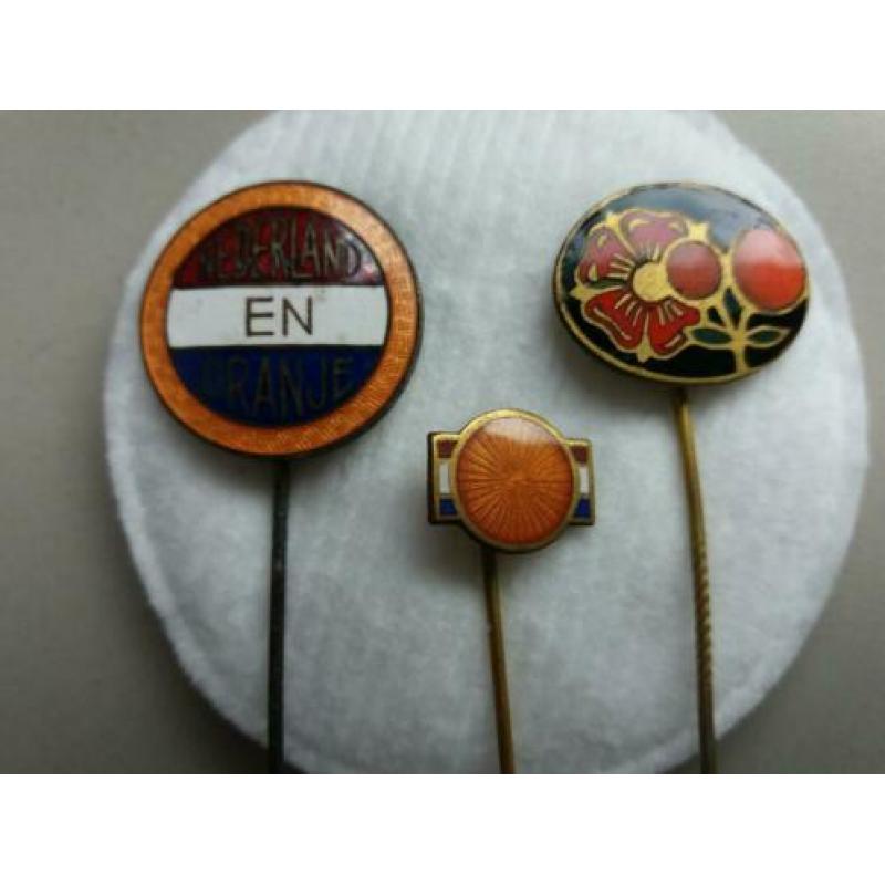 3 geemailleerde oranjespeldjes .