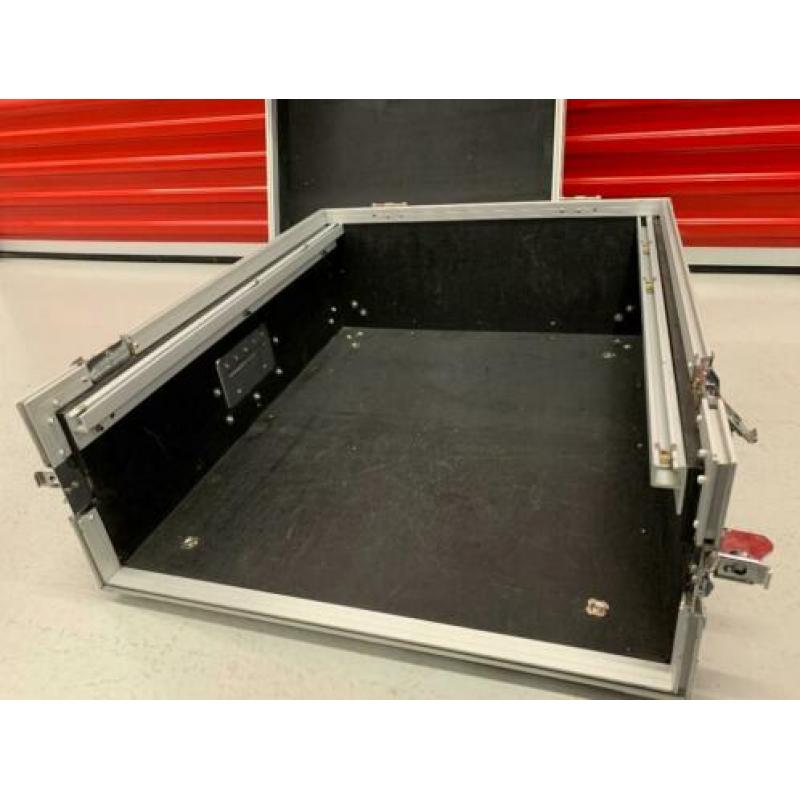 Mengtafel flightcase 19inch 13HE