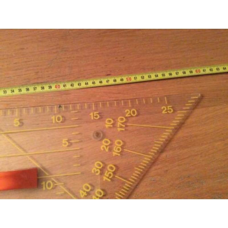 Geodriehoek voor schoolbord. Dus heel groot.