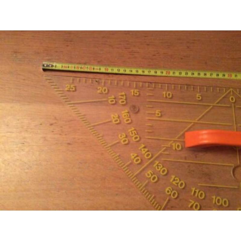 Geodriehoek voor schoolbord. Dus heel groot.