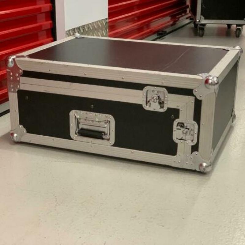 Mengtafel flightcase 19inch 13HE