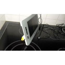 L.C.D. TV SALORA met USB / Radio Kan je films op afspelen.