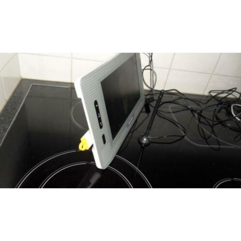 L.C.D. TV SALORA met USB / Radio Kan je films op afspelen.