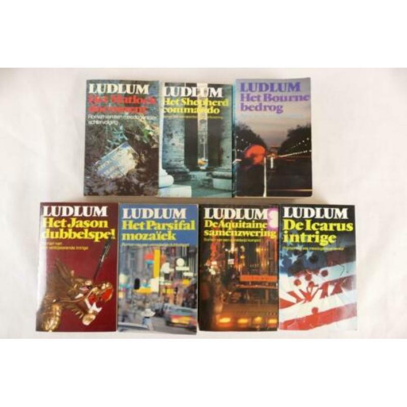 25 x Robert Ludlum