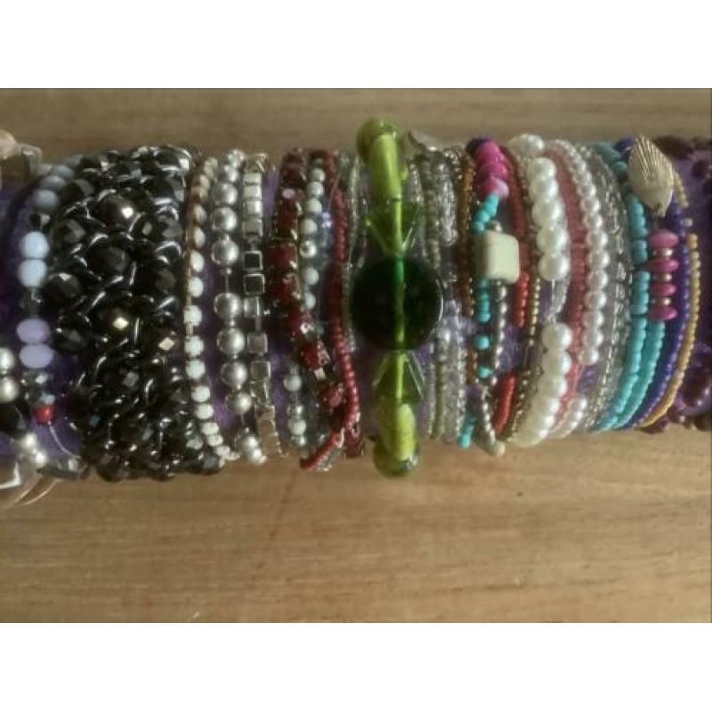 Armbandjes, heel veel verschillende....