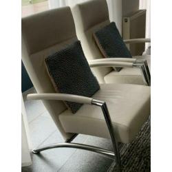 Te koop 2 stuks Leolux Helical fauteuils wit leder