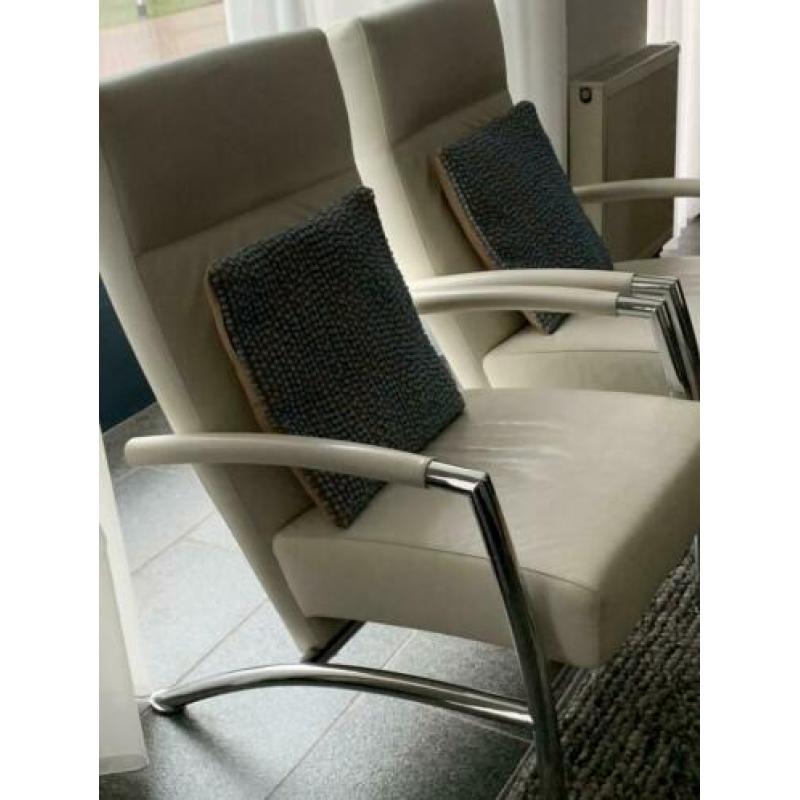 Te koop 2 stuks Leolux Helical fauteuils wit leder