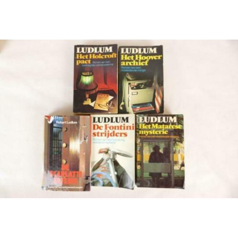 25 x Robert Ludlum