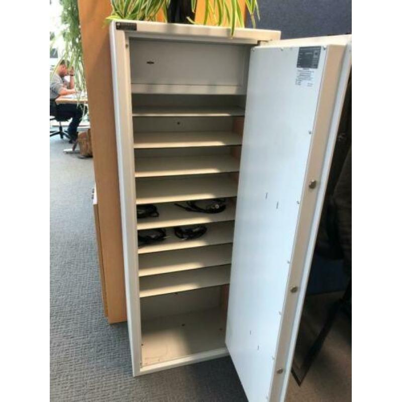 Wapenkluis / laptopkluis met 8 sleutels