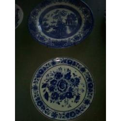 Te koop diverse delfsblauwe borden en schaaltjes
