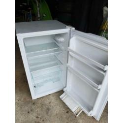 Mooi klein koelkastje voor garage caravan of dergelijke