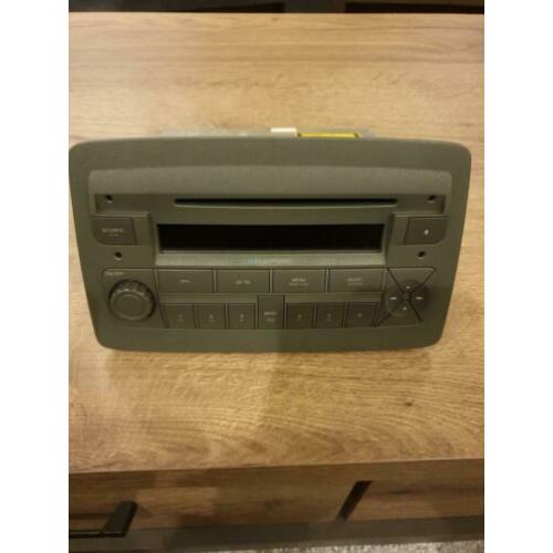 Orginele autoradio met frame voor een fiat panda