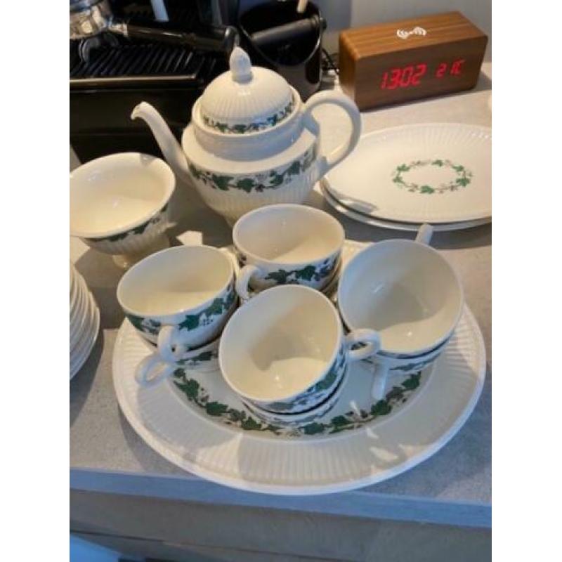 wedgewood met groen blaadje