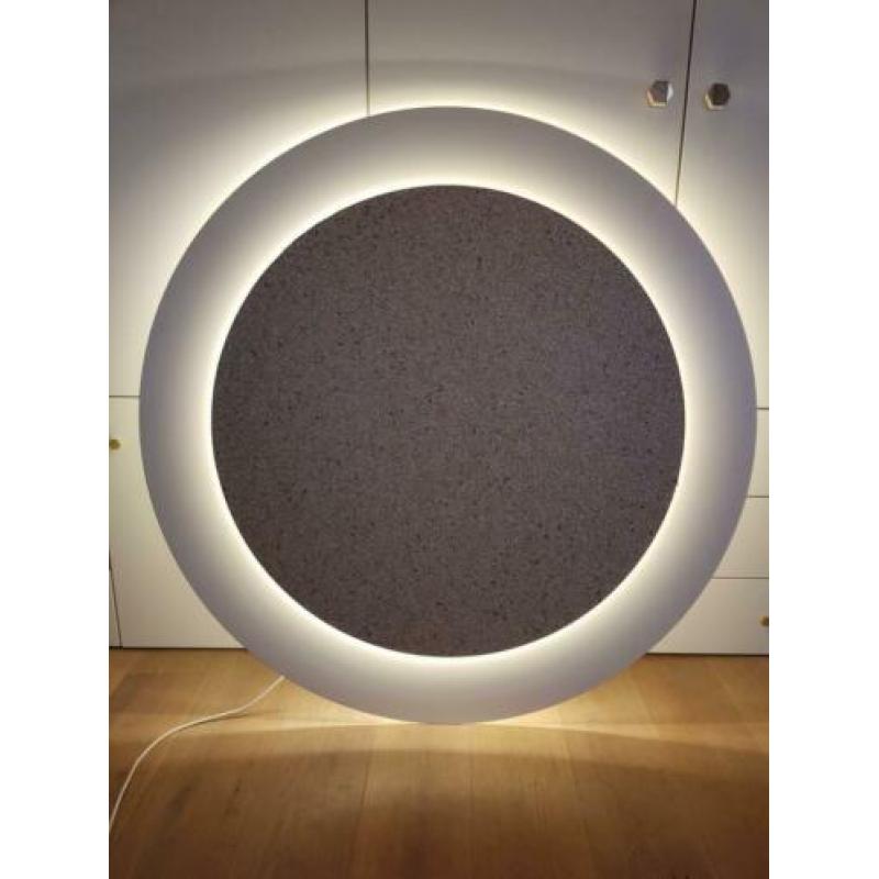 Wandlamp LED 120cm diameter. Wit, zandkleurig grindeffect