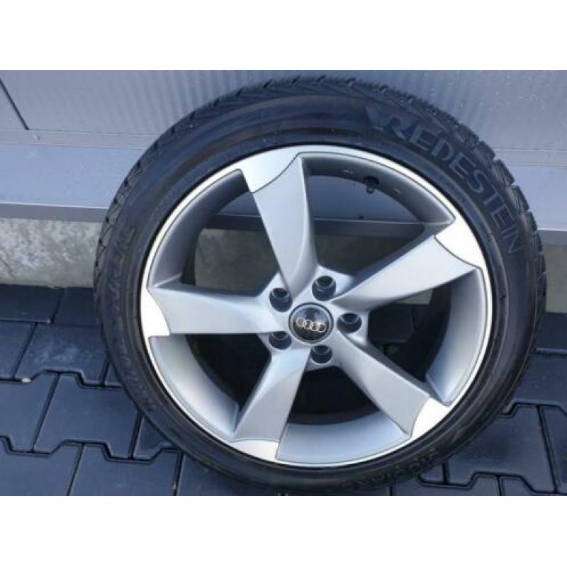 17 inch Audi rotovelgen met winterbanden.