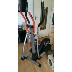 Tekoop aangeboden een crosstrainer van Hammer