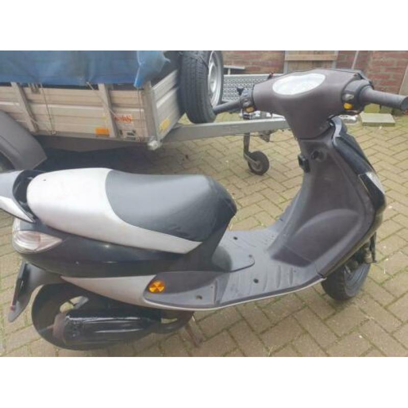 Peugeot vivacity snorscooter