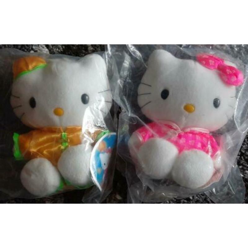 Hello Kitty plusche poppen. 4 verschillende series
