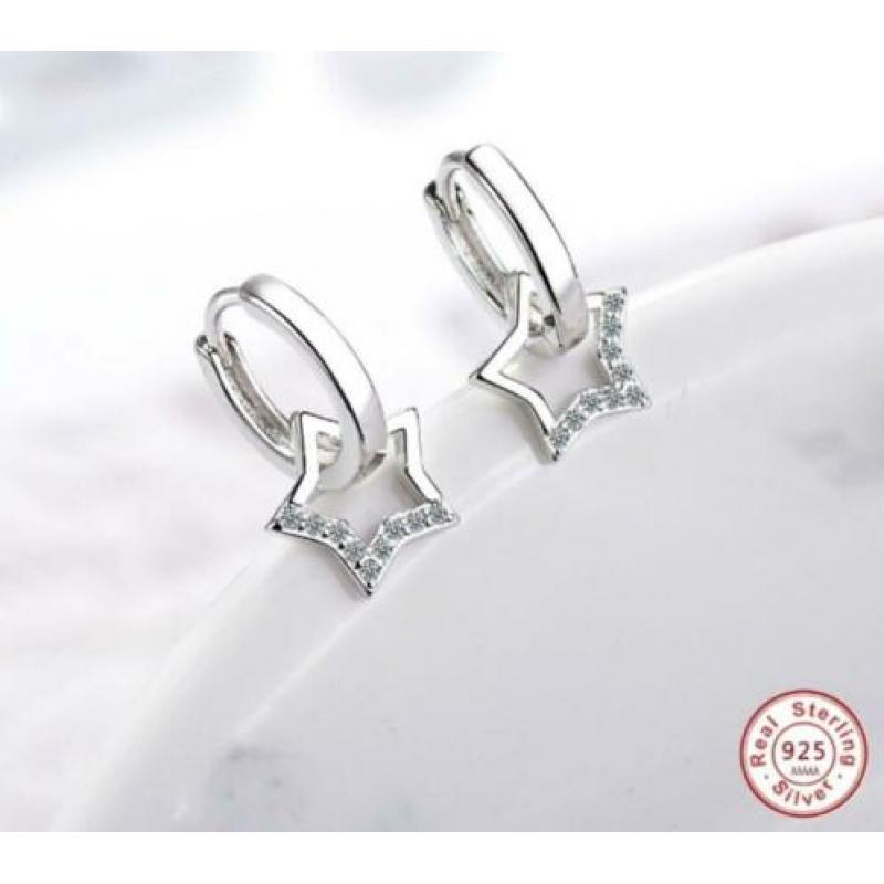 Mooie 925 sterling zilveren creolen met sterren en zirkonen