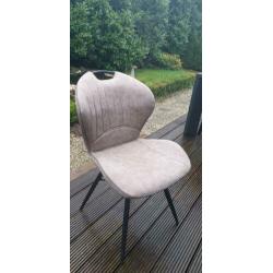 Tafel met stoelen