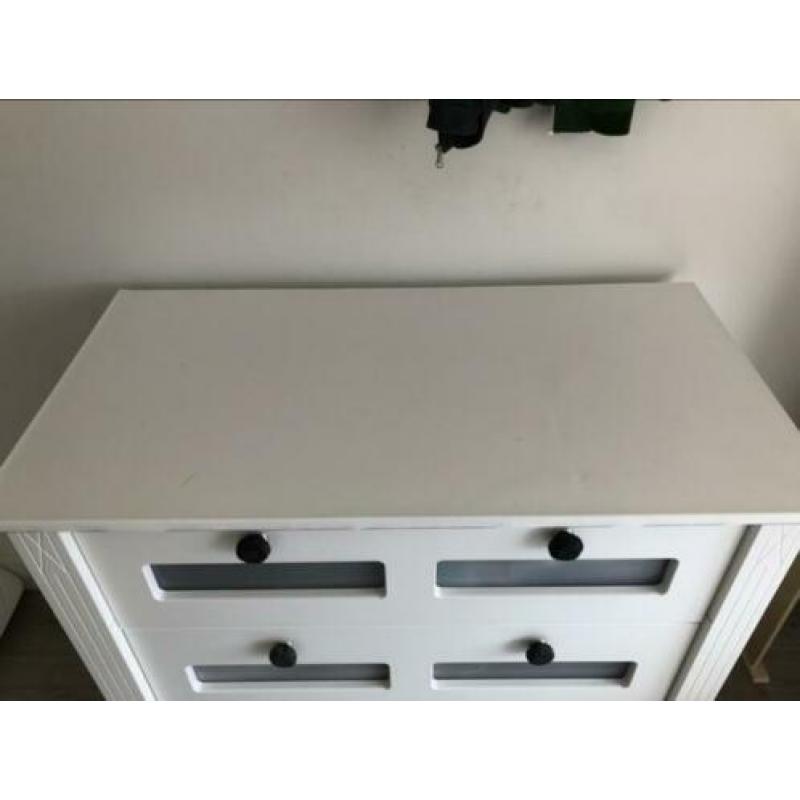 Witte kast + commode