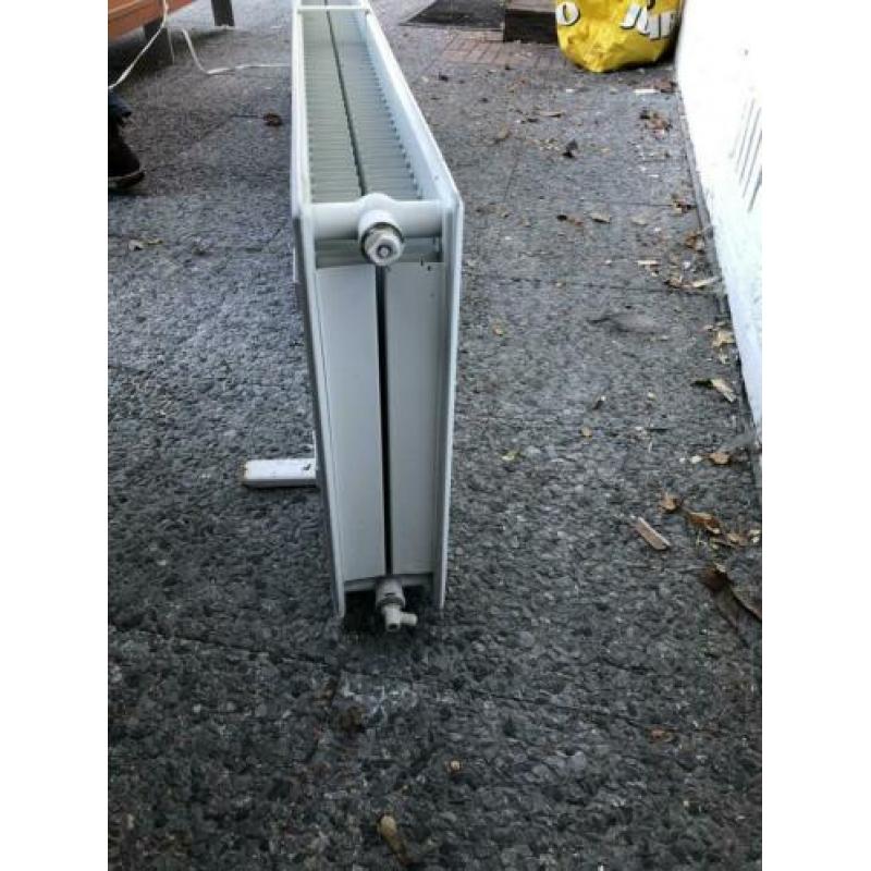 Mooie verwarming met dubbele convector en klemmen. 200x40cm