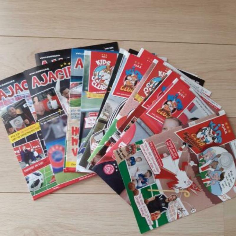 Ajax boeken, kranten, poster