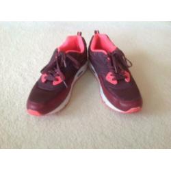 Super gave sportschoenen van het merk GLD