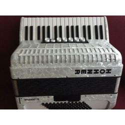 Accordeon Hohner Student , 72 bas . Nieuwstaat .