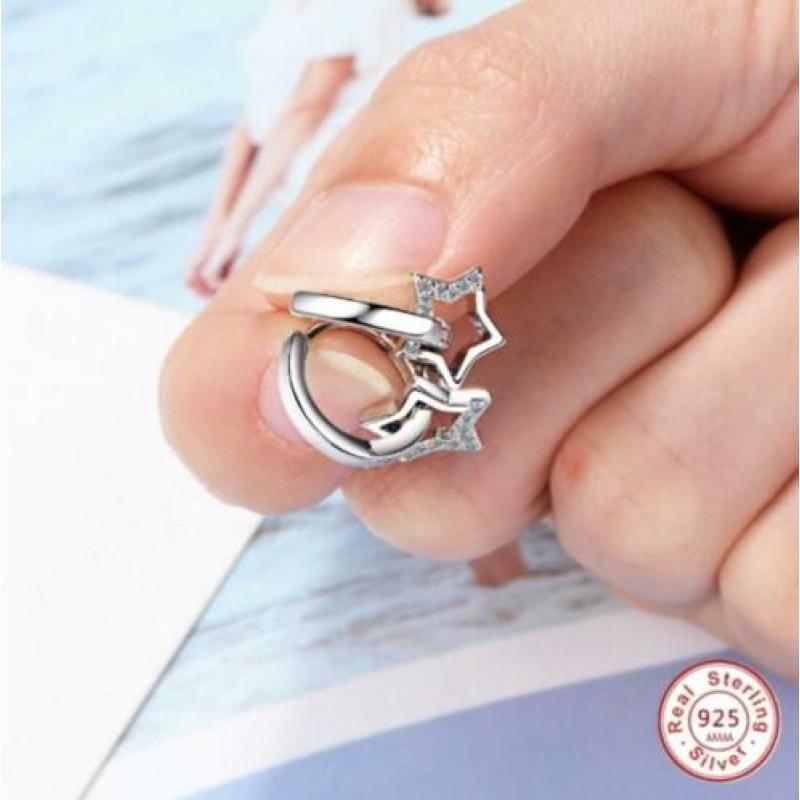 Mooie 925 sterling zilveren creolen met sterren en zirkonen