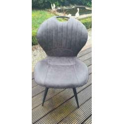 Tafel met stoelen