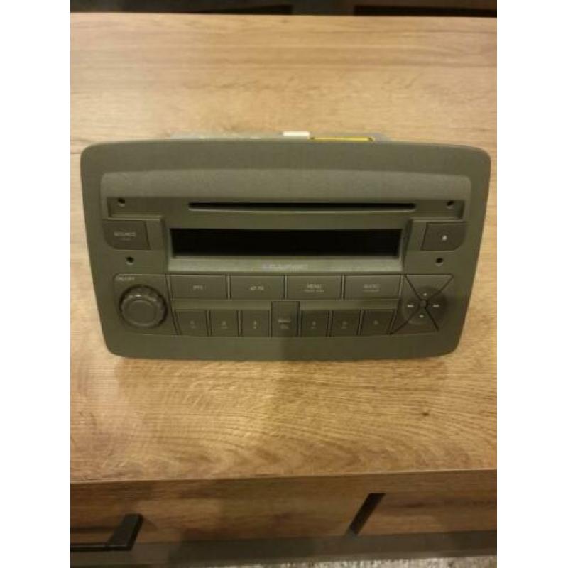 Orginele autoradio met frame voor een fiat panda