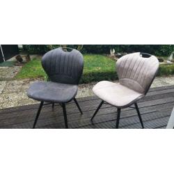 Tafel met stoelen