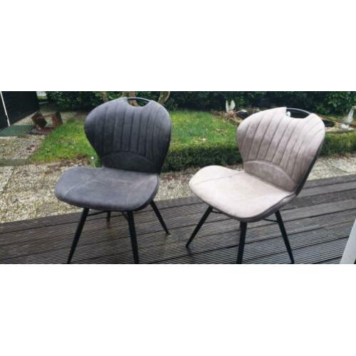Tafel met stoelen